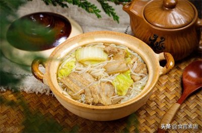 ​冬天来一锅东北大炖菜，有肉有菜还热乎乎，太香了