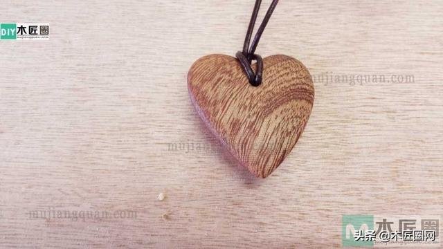 手工制作精美小挂坠（木工diy手工饰品制作教程）(27)