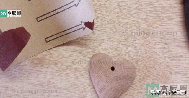 手工制作精美小挂坠（木工diy手工饰品制作教程）(20)