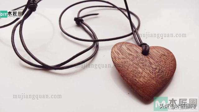 手工制作精美小挂坠（木工diy手工饰品制作教程）(28)