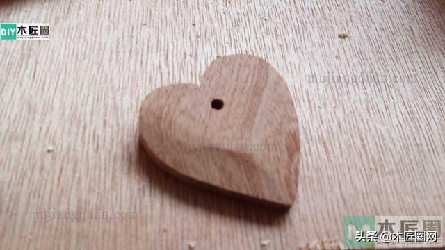 手工制作精美小挂坠（木工diy手工饰品制作教程）(13)