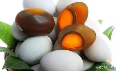 ​自制皮蛋，做法简单，滑嫩有弹性，一次秘制30个，7天就能吃