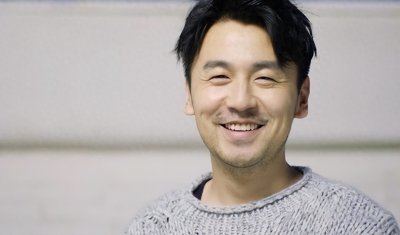 ​翟煦飞露娇妻本色，完美无瑕的38岁皮肤引发惊叹！