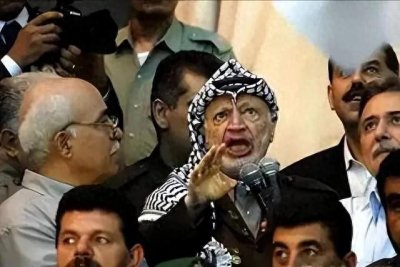 ​中东强人“不死鸟”阿拉法特的一生