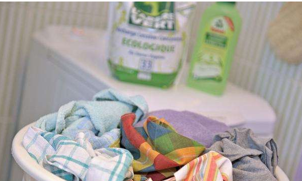 钢笔油弄到衣服上怎么办,衣服被染上黑笔油怎么办?图6