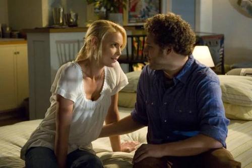 女主看见男主跟别人做（看到她与男主秀恩爱）