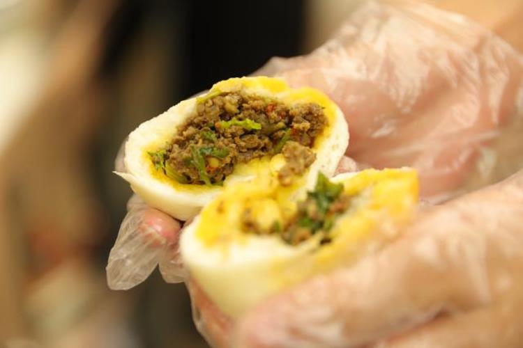 成都酱肉包子门店「泡椒牛肉包酱肉包成都地铁卖包子了」