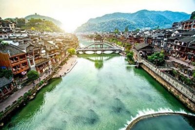 ​凤凰古城怎么去高铁站(凤凰古城怎么去最方便)