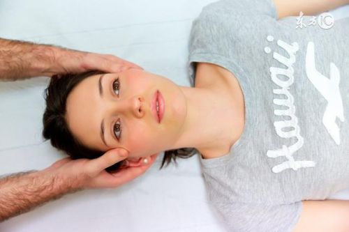 眼睛哭肿了怎么办怎么快速消肿(眼睛哭肿了怎么办冷敷还是热敷)-第2张图片-