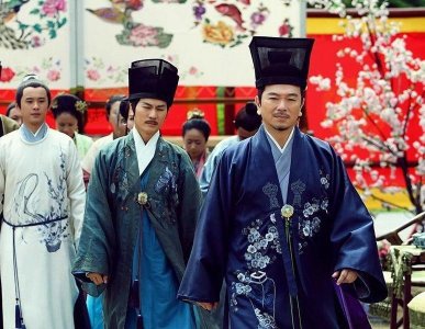 ​怎么理解明代曹学佺的对联“仗义每从屠狗辈，负心多是读书人”？