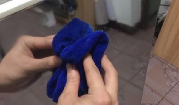 镜子如何擦干净不留痕迹,镜子怎么清洗干净没有水印图6