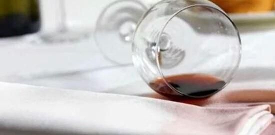 红酒用什么能洗掉，红酒弄在身上怎么样才能洗掉？图5