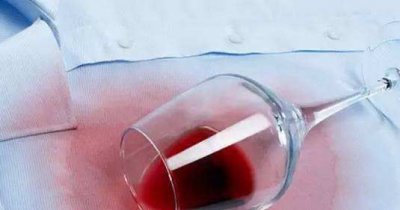 ​红酒用什么能洗掉，红酒弄在身上怎么样才能洗掉？