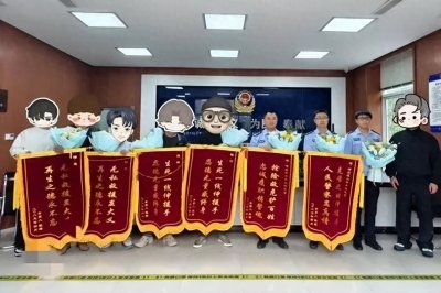 ​暴雨天钱塘江上钓鱼，没钓到鱼却“捞”了个人