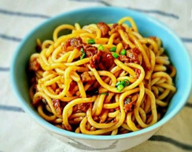 ​炸酱面的酱到底怎么做才好吃？详细做法与配方全给你，做法零失败