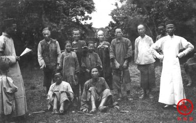 ​晚清老照片：穷人穷得不像样，住窝棚、吃野菜