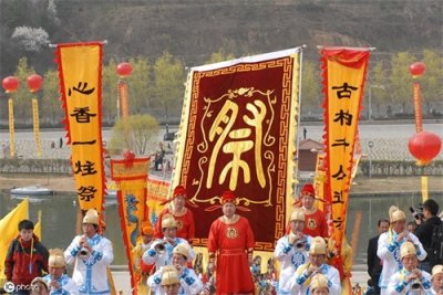 ​中国传统祭祀先祖的四大节日，各地祭祖形式各异，快来了解一下