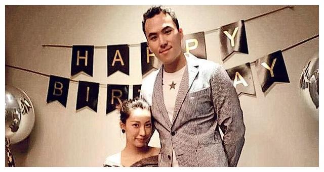 何猷启新欢身份被挖，20岁英国留学相貌出众，未生子或成导火索