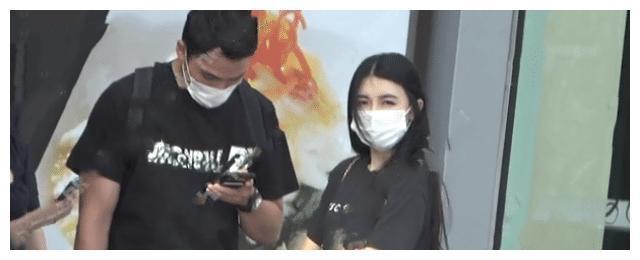 何猷启新欢身份被挖，20岁英国留学相貌出众，未生子或成导火索