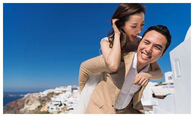 何猷启新欢身份被挖，20岁英国留学相貌出众，未生子或成导火索