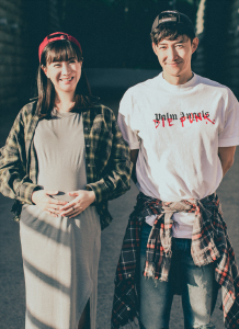 ​42岁王阳当爸啦！晒与小4岁娇妻合照，捧老婆孕肚笑得合不上嘴