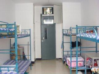 新生入住宿舍：是选择上铺好，还是选择下铺好？师姐告诉你经验！