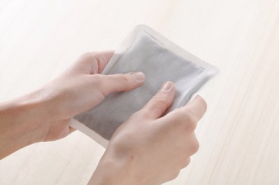 ​暖宝宝正确贴法图解（正确使用暖宝宝的教程）