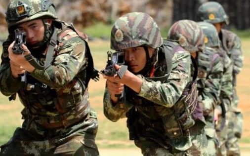 为何看起来,武警的装备要比解放军的好很多?看完就知道了!