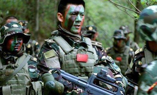 为何看起来,武警的装备要比解放军的好很多?看完就知道了!
