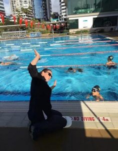 ​游泳有必要找教练吗(学游泳有必要请教练吗)