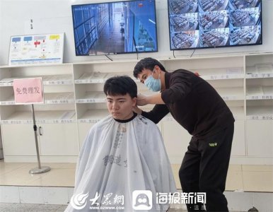 ​关爱从“头”做起 德州陵城一中一教师当起“理发师”
