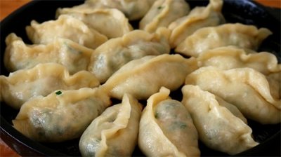 ​锅贴其实很简单，手把手教你在家做，酥脆鲜美，好吃解馋