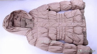 ​不穿的旧羽绒服别扔，不用拆剪，简单改造一下，好看实用又省钱