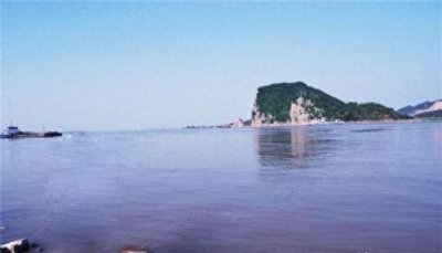 ​抗战丢马当要塞中将本该处决，红军长征时尾追万里，便找个替死鬼