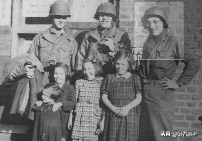 ​基辛格是犹太人，1923年生在德国。那年希特勒正在写《我的奋斗》