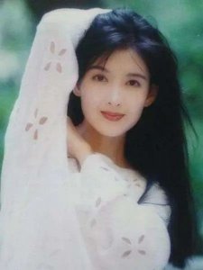 ​被戴8次绿帽的周慧敏，为何对倪震依旧不离不弃？