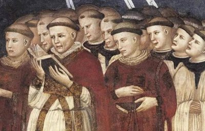 ​在中世纪的英国，教士在社会中扮演着怎样的角色？