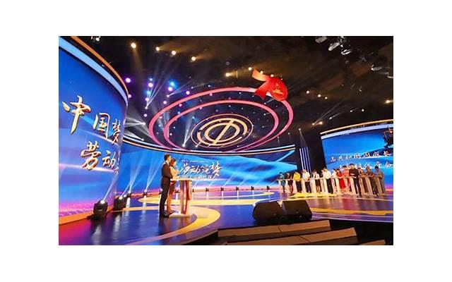 公职人员出轨将面临何种惩罚？