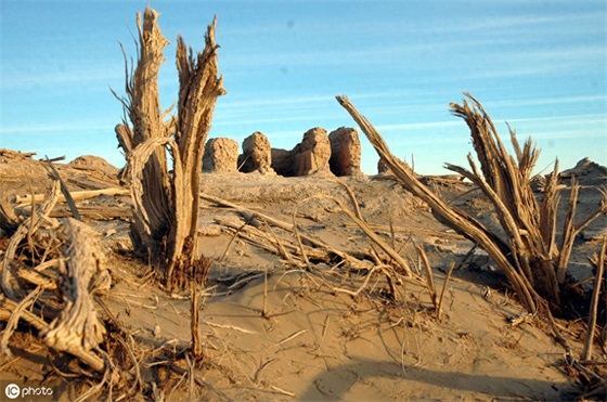 华夏第一镇：罗布泊镇如今碧波荡漾，生命禁区变为“财富之源”