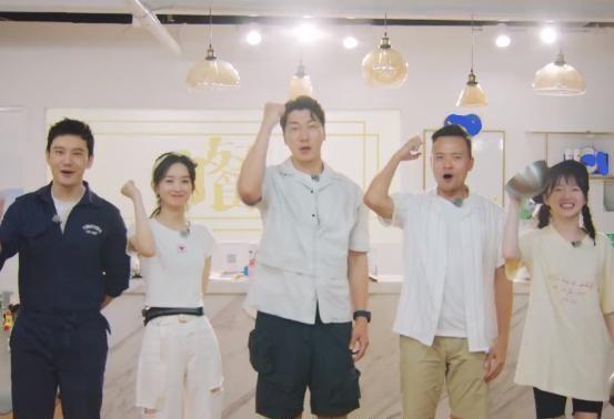 赵丽颖为高考生送祝福，却被恶意关美颜