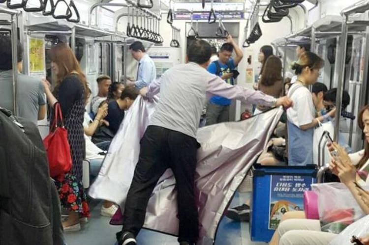 韩国地铁可以带食物吗「中国人不知道的韩国地铁文化车厢里面可以吃东西甚至可以摆摊」