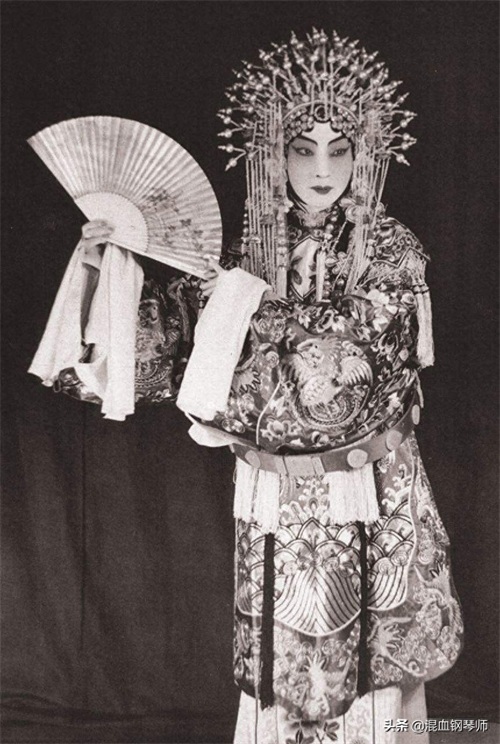 老照片:生前万人追捧,故去后世纪念,京剧大师梅兰芳到底有美?