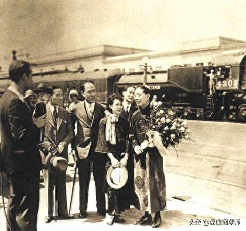 老照片:生前万人追捧,故去后世纪念,京剧大师梅兰芳到底有美?