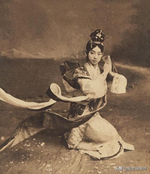 老照片:生前万人追捧,故去后世纪念,京剧大师梅兰芳到底有美?