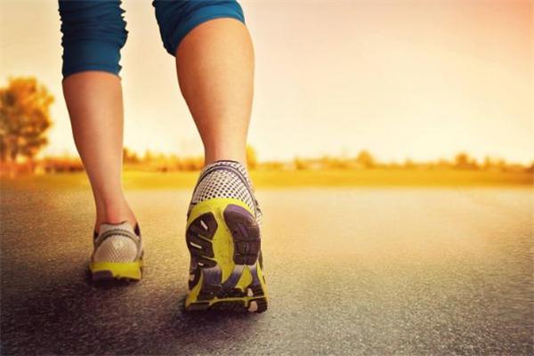 原地跑步可以达到锻炼效果吗 原地跑步有什么危害 原地跑步可以达到锻炼效果吗 原地跑步有什么危害