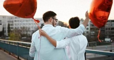 ​关于同性恋能否被“治愈”和改变的话题。