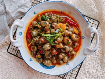 ​螺蛳上市了，2种不同的吃法，做好“3要1加”，肉质鲜嫩无腥味