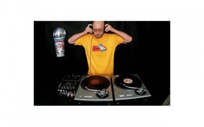 ​80后怀旧歌曲（80后怀旧歌曲歌单80年代串烧DJ）