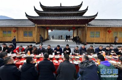 ​湖北恩施：“合拢宴”迎新春