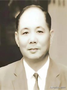 ​抗战时，他给日本修飞机，抗战结束生有一女，现在可是名人